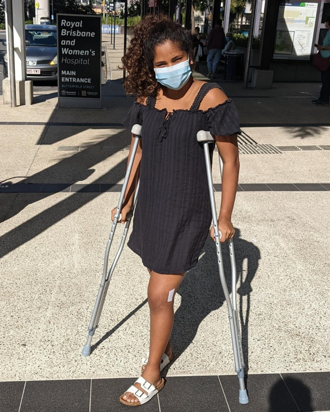crutches photo symbolizing the femur fracture